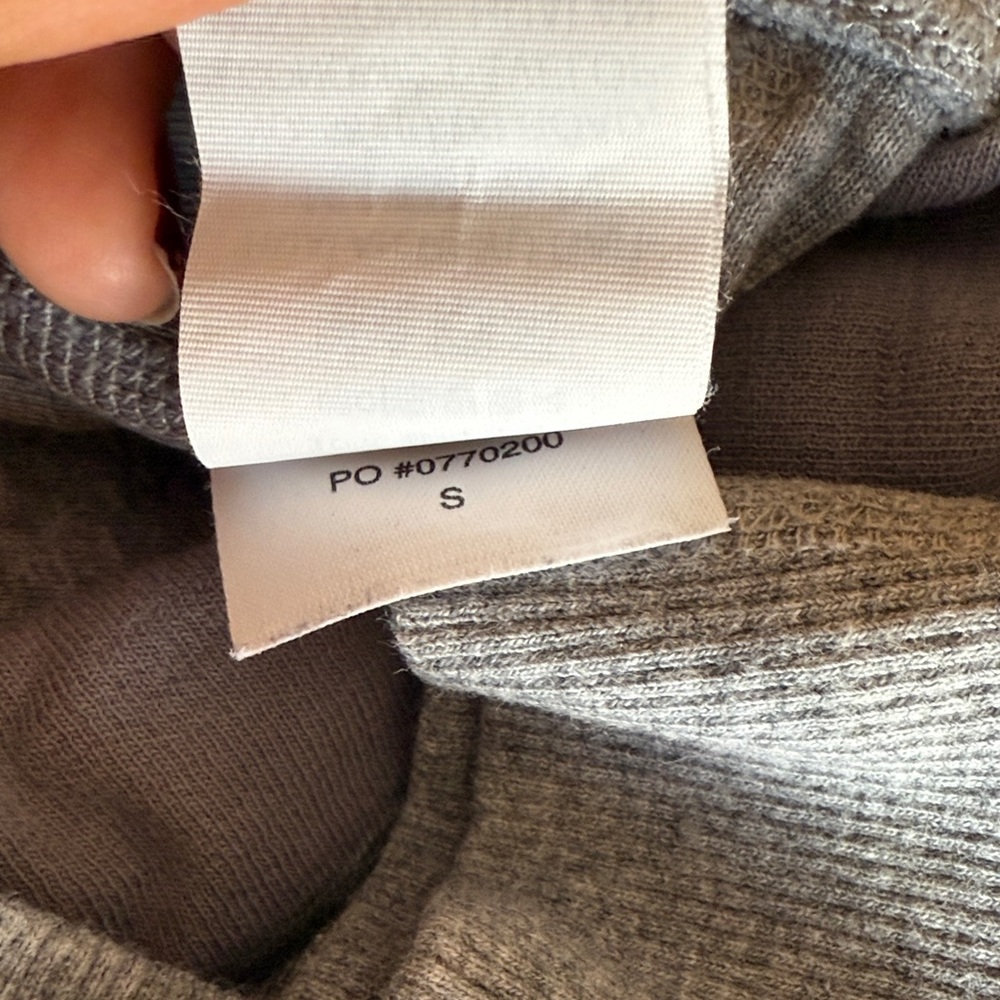 Vuori Jeffreys Pullover Gray Long Sleeve Top - Picture 15 of 15